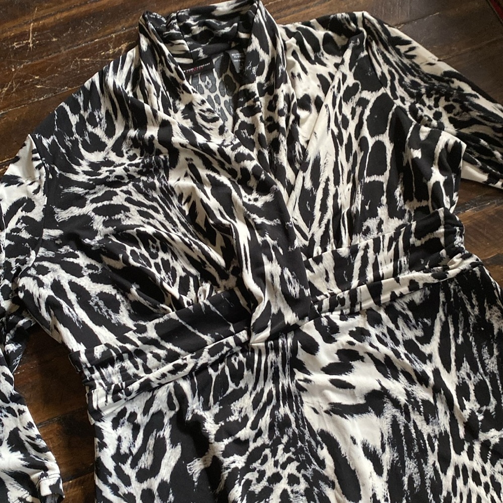 NY & Co animal print top, Large EUC - Picture 8 of 10